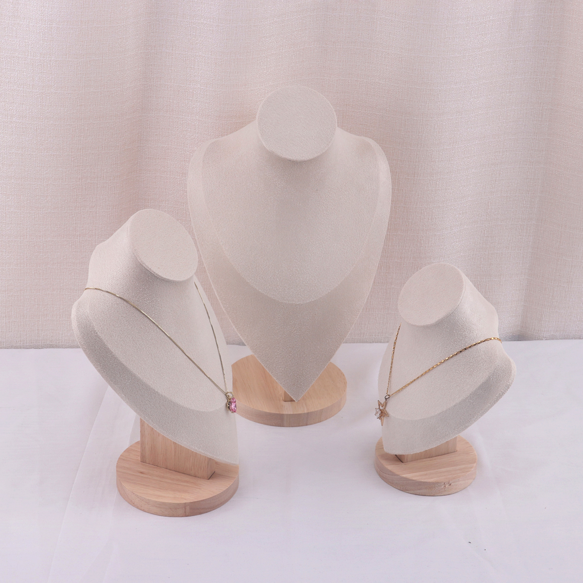 Velvet Portrait Necklace Displ - Body Jewelry Display Ideas incelemesi ve fiyatı