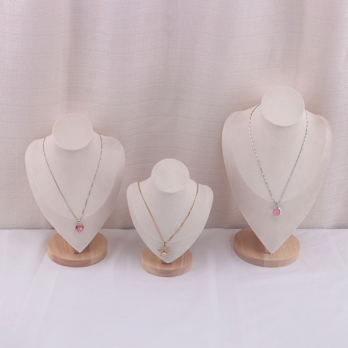 Velvet Portrait Necklace Displ - Body Jewelry Display Ideas incelemesi ve fiyatı